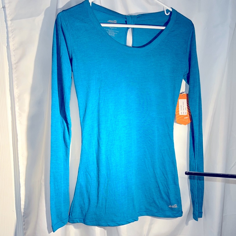 AVIA. LONG SLEEVE TOP. MOISTURE WICKING. NWT. SIZE S. BLUE